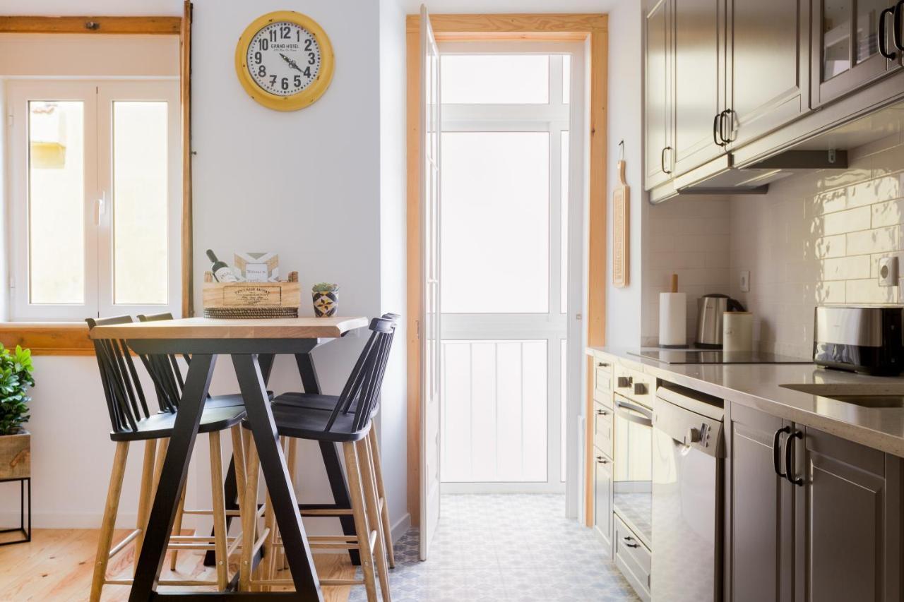 Feel Home in this Stunning Renovated Nest in Graça Lisboa Exterior foto